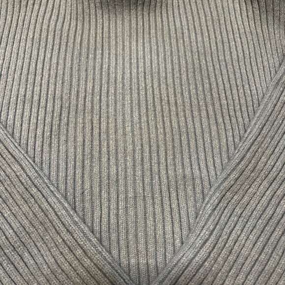 Light blue cropped turtleneck sweater - Picture 2 of 3
